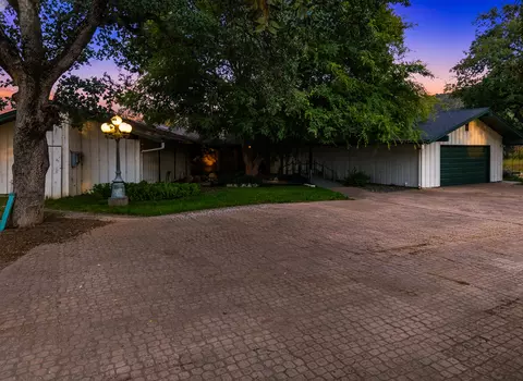 Exterior - 33295 Globe Dr, Springville, CA 93265 photo 2 of 17
