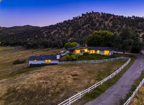 Exterior - 33295 Globe Dr, Springville, CA 93265 photo 1 of 17