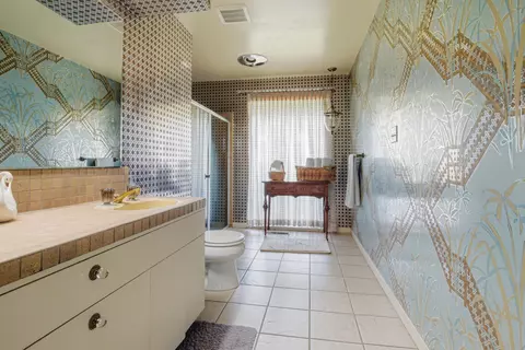 Bath - 33295 Globe Dr, Springville, CA 93265 photo 3 of 4