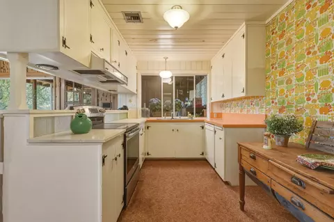 Kitchen - 41855 N Fork Dr, Three Rivers, CA 93271 photo 2 of 3