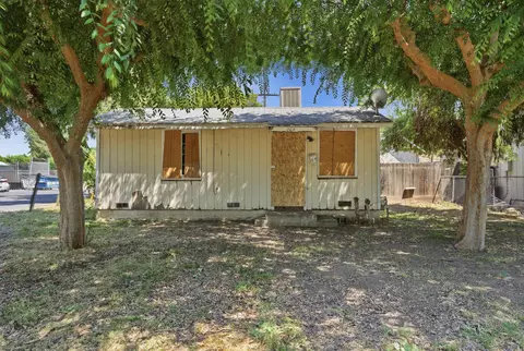 364 Farmersville Rd, Farmersville, CA 93223