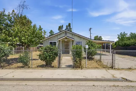 796 S Kern Ave, Farmersville, CA 93223