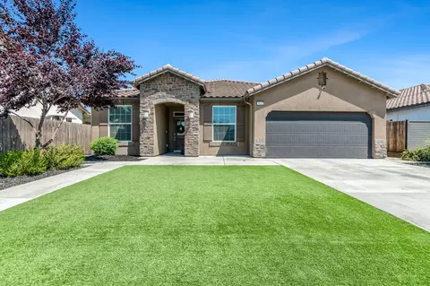 3632 E Meadow Ct, Visalia, CA 93292
