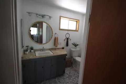 Bath - 427 Sutherland, Springville, CA 93265 photo 4 of 4