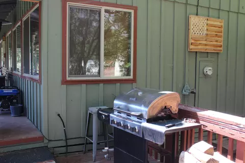 Exterior - 427 Sutherland, Springville, CA 93265 photo 4 of 17