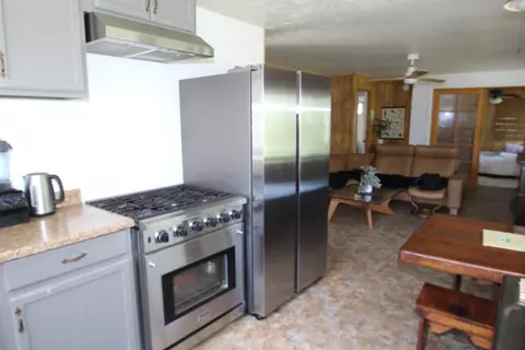 Kitchen - 427 Sutherland, Springville, CA 93265 photo 1 of 4