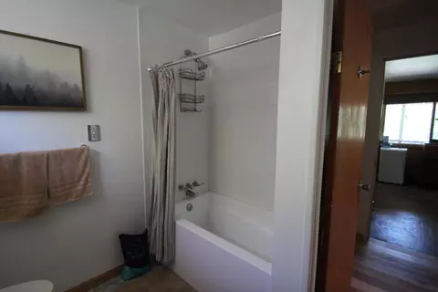 Bath - 427 Sutherland, Springville, CA 93265 photo 2 of 4