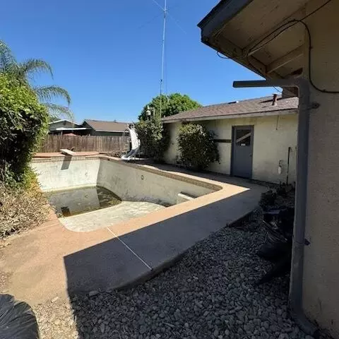 1482 E Walnut Ave, Tulare, CA 93274 photo 5