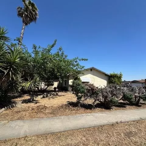 1482 E Walnut Ave, Tulare, CA 93274 photo 4