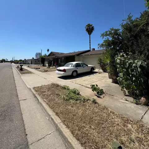 1482 E Walnut Ave, Tulare, CA 93274 photo 2