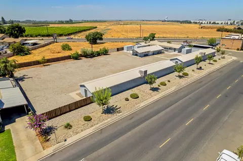 636 W Kern St, Dinuba, CA 93618