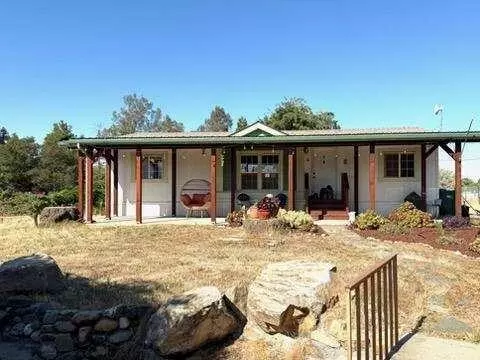 24205 Lomitas Dr #A, Woodlake, CA 93286