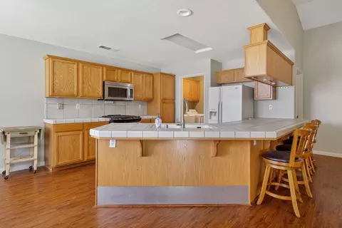 Kitchen - 4036 E Harvard Ave, Visalia, CA 93292 photo 2 of 3