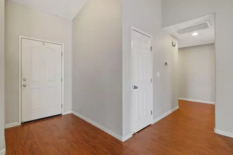 Entry Way - 4036 E Harvard Ave, Visalia, CA 93292 photo 2 of 4