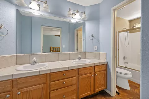 Bath - 4036 E Harvard Ave, Visalia, CA 93292 photo 2 of 3