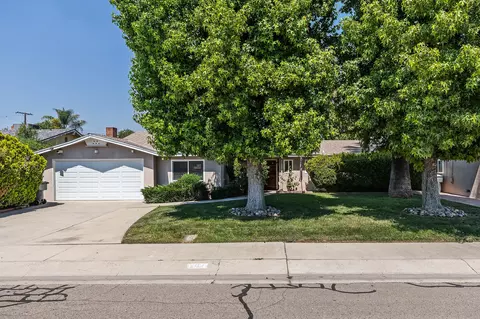 919 S Whitney St, Visalia, CA 93277