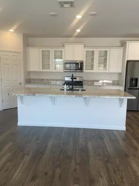 Kitchen - 3604 E Cherry Ave, Visalia, CA 93292 photo 1 of 4