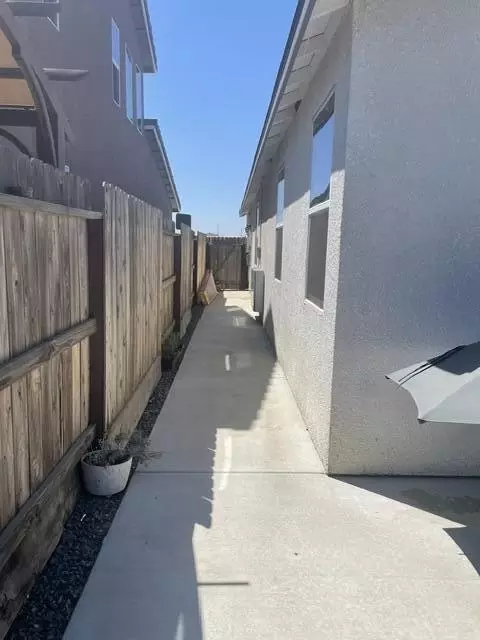 Entry Way - 3604 E Cherry Ave, Visalia, CA 93292 photo 1 of 2