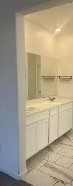 Bath - 3604 E Cherry Ave, Visalia, CA 93292 photo 6 of 8