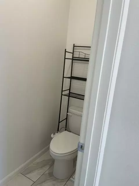 Bath - 3604 E Cherry Ave, Visalia, CA 93292 photo 8 of 8