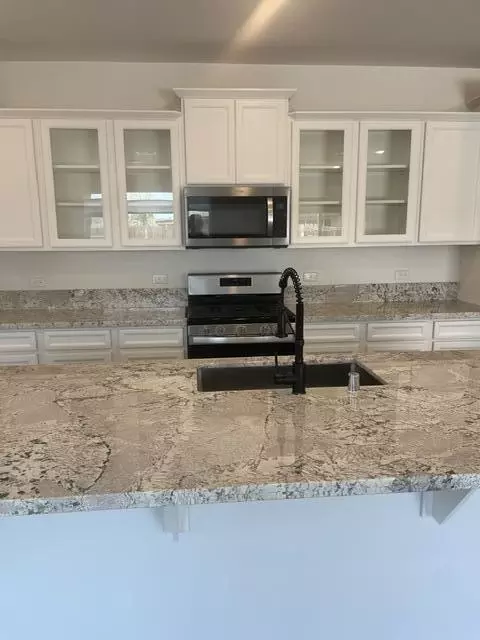 Kitchen - 3604 E Cherry Ave, Visalia, CA 93292 photo 3 of 4