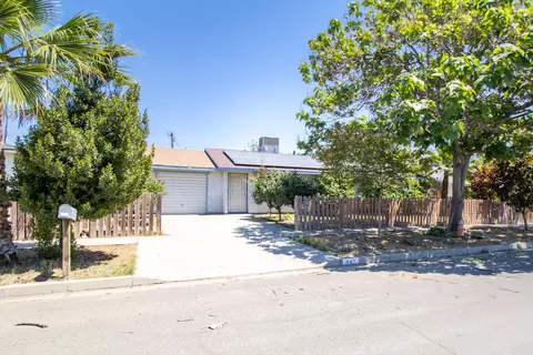 842 S P St, Tulare, CA 93274