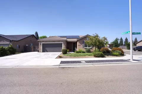 1034 E Country Ct, Visalia, CA 93292