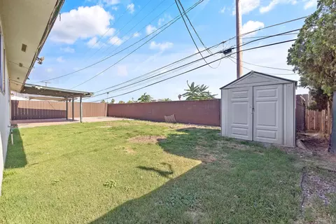 Exterior - 883 Clover Ln, Hanford, CA 93230 photo 8 of 8