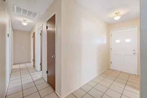 Entry Way - 883 Clover Ln, Hanford, CA 93230 photo 3 of 4