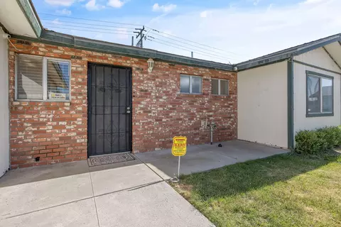 Exterior - 883 Clover Ln, Hanford, CA 93230 photo 3 of 8