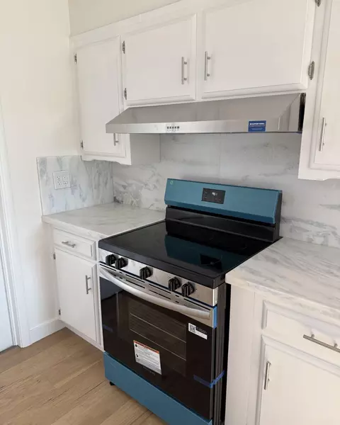 Kitchen - 18 N Byron Dr, Lemoore, CA 93245 photo 2 of 2