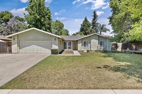 946 E Cambridge Ave, Visalia, CA 93292