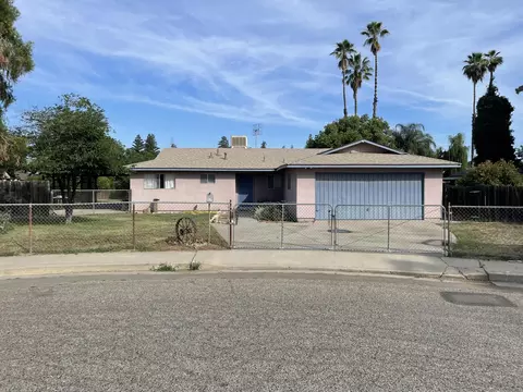 374 W Ponderosa St, Farmersville, CA 93223