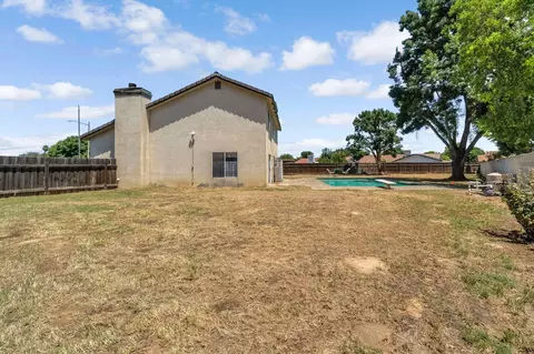 Exterior - 717 E Spring Ln, Lemoore, CA 93245 photo 6 of 8
