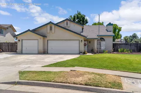 Exterior - 717 E Spring Ln, Lemoore, CA 93245 photo 2 of 8