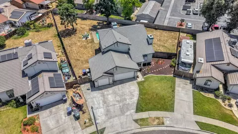 View/Area - 717 E Spring Ln, Lemoore, CA 93245 photo 3 of 8
