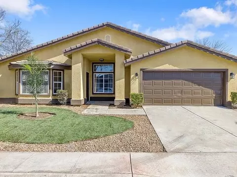 1050 N Sumter Ct, Visalia, CA 93292