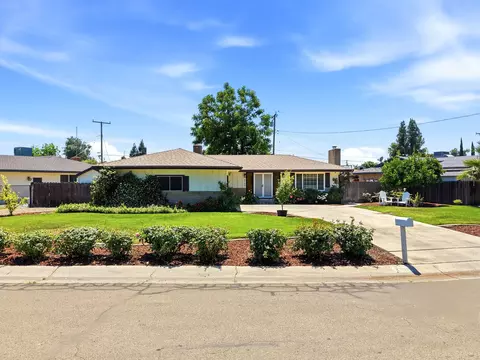 2709 W Royal Oaks Dr, Visalia, CA 93277