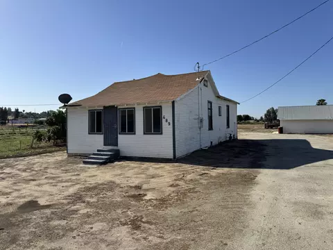 489 W Westfield Ave, Porterville, CA 93257