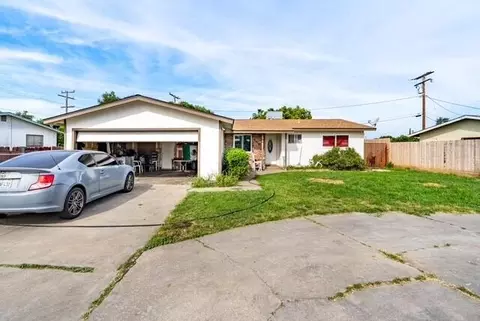 2615 N Quail Dr, Visalia, CA 93291