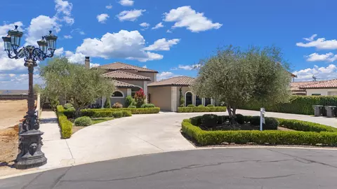 1964 Diamante Dr, Tulare, CA 93274