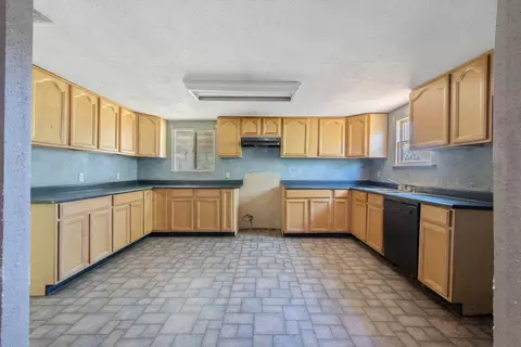 Kitchen - 18309 Java Ave, Lemoore, CA 93245 photo 1 of 3
