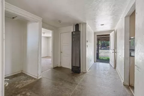 Entry Way - 18309 Java Ave, Lemoore, CA 93245 photo 3 of 3