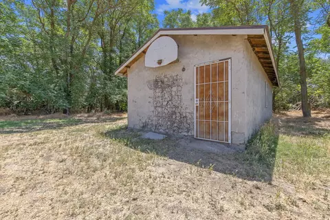 Exterior - 18309 Java Ave, Lemoore, CA 93245 photo 7 of 11