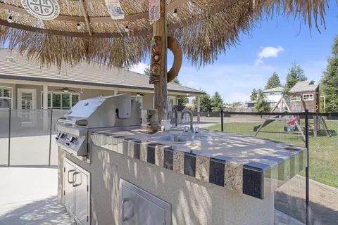 Exterior - 2208 W Benton Ct, Exeter, CA 93221 photo 14 of 23