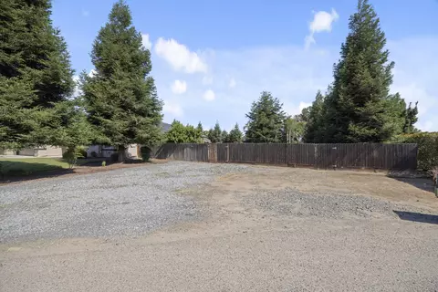 Exterior - 2208 W Benton Ct, Exeter, CA 93221 photo 22 of 23