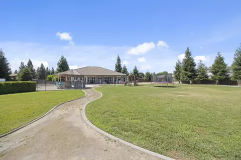 Exterior - 2208 W Benton Ct, Exeter, CA 93221 photo 19 of 23