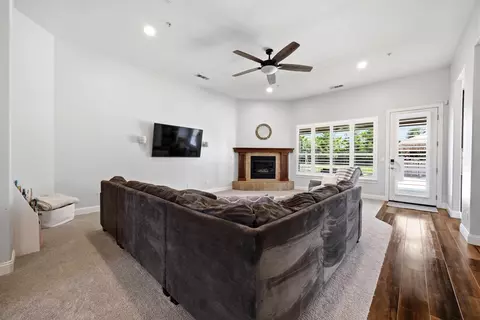 Living - 2208 W Benton Ct, Exeter, CA 93221 photo 2 of 3