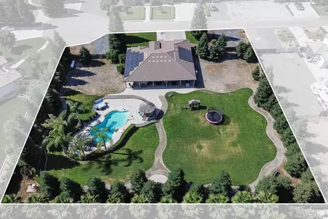 View/Area - 2208 W Benton Ct, Exeter, CA 93221 photo 6 of 9