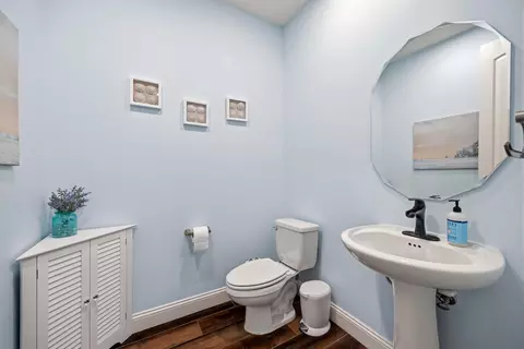 Bath - 2208 W Benton Ct, Exeter, CA 93221 photo 2 of 5